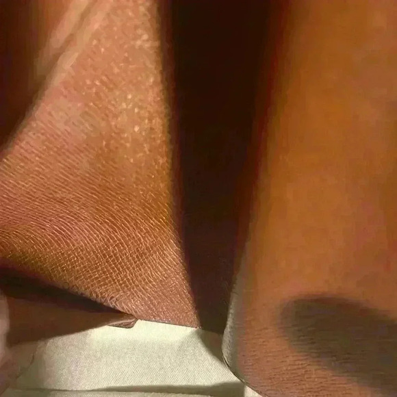 Louis Vuitton Kiss Lock Wallet - Picture 15 of 15